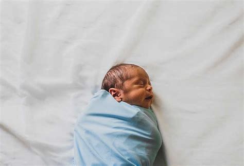 Jaundice In Newborn Babies What Is It When To Be Worried And Treatment