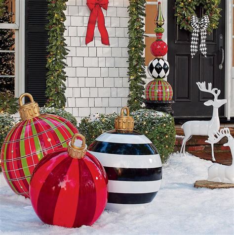 Large Christmas Ornaments Are Our Favorite Holiday Decorating Trend