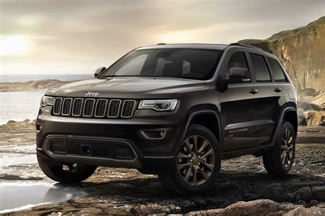 New Jeep Grand Cherokee Given Driving Interior And Tech Updates Auto