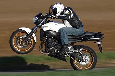 Our new suzuki gsr 600 trying to reach the top speed and and again in a stock form reached the 250 kmhbike : Essai complet - Suzuki GSR 600 : une séduisante bombinette ...
