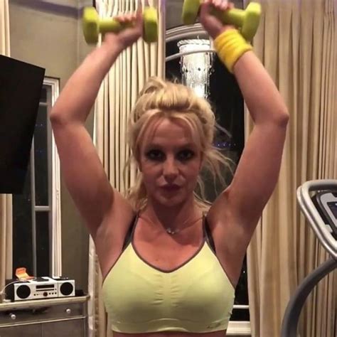 Britney Spears Proves That You Dont Need Heavy Weights To Sculpt Sexy Arms Celebrity Arms