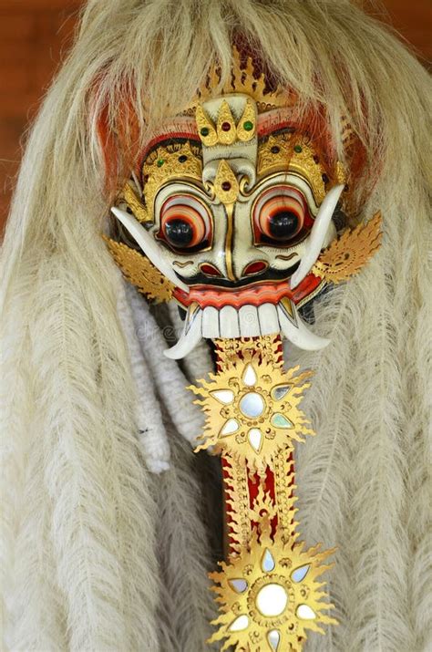 Barong E Rangda Usados Na Dança Religiosa Tradicional De Bali Foto De