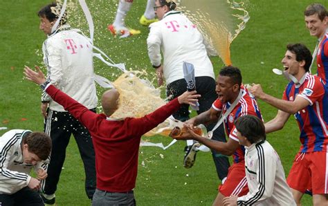 Pep Guardiola Beer Picture After Bayern Win Bundesliga Ballsie