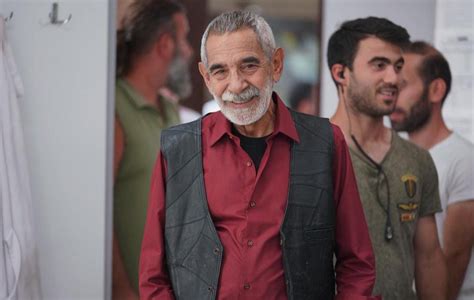 Usta aktör Turgay Tanülkü ye En İyi Oyuncu Ödülü Birsen Altuntaş
