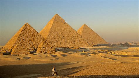 Египетийн пирамид дотор том хэмжээтэй нууц хонгил байгааг ...
