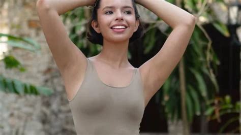 La blusa pañuelo de Ángela Aguilar sexy y reveladora MDZ Online