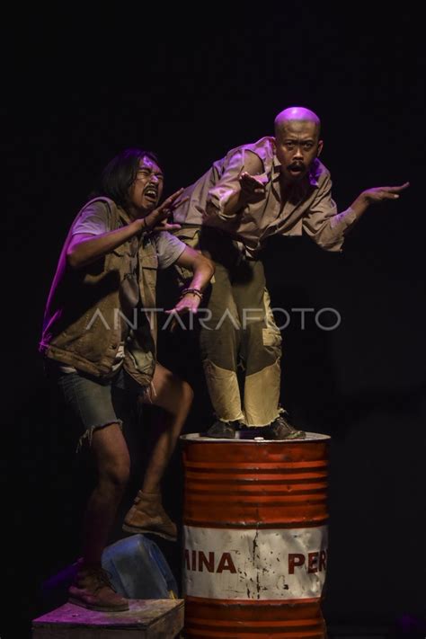 PEMENTASAN TEATER MALAM BOTAK ANTARA Foto