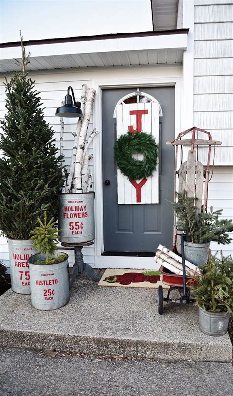 17 Christmas Porch And Front Door Decorating Ideas