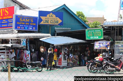 Nama nasi kandar line clear diambil sempena kaedah si penjual yang mengandar dua buah bakul nasi dan lauk dengan sebatang kayu. Dari pandangan kepada penulisan: Nasi Kandar Line Clear