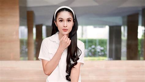 Sandra Dewi Sempat Diajak Mantan Pacar Pindah Keyakinan Okezone Celebrity