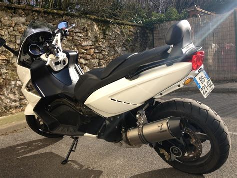 The power of its amazing 75 bhp engine is tamed by a superbly rigid frame and transmitted to the road by a unique chassis. 2011 Gilera GP 800: pics, specs and information ...