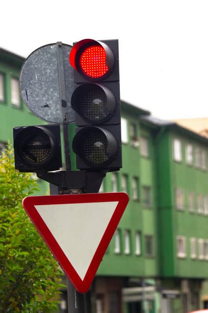 Yield Sign In Spanish Stock Photos Pictures And Royalty Free Images Istock