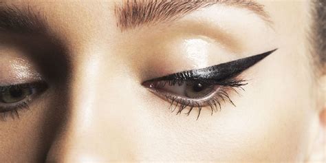This Trick Will Help You Perfect Winged Eyeliner