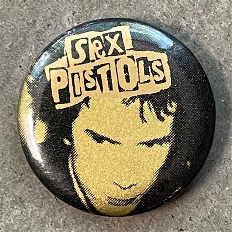 vintage 80s sex pistols button pin badge uk punk johnny rotten sid vicious goldのebay公認海外通販｜セカイモン