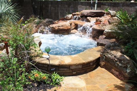 The right baby bath tub will provide your little one with support and a sense of security, while giving you the confidence to get the job done safely. Features to Consider when Buying a Hot Tub