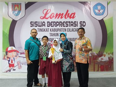 S etiap guru tentunya memiliki kompetensi yang diperlukan untuk dapat melaksanakan tugas dan fungsinya sebagai pendidik dan pengajar. Soal Siswa Berprestasi - Guru