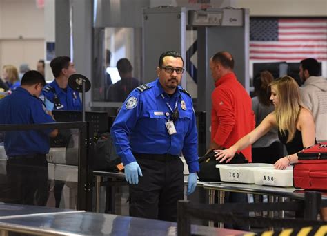 What Its Like For The Unpaid Tsa Agents Still Working At Lax Laist