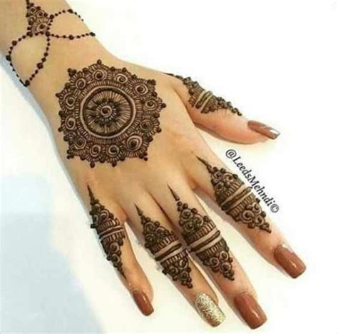 Hope you like these christmas special mehndi designs. Simple Gol Tikka Mehndi Designs For Hands In 2020 | Mehndi designs for hands, Henna, Henna ...