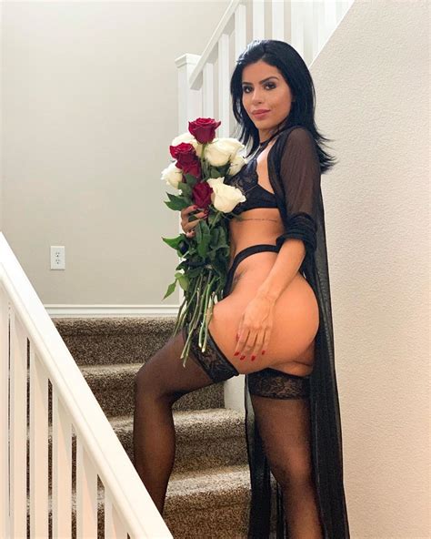 90 Day Fiance S Larissa Dos Santos Lima Shows Off Plastic Surgery Scars On Her Butt And Face Just