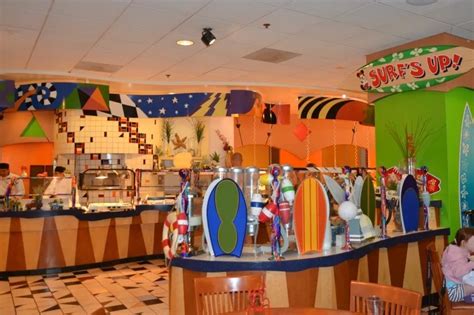 Surf's Up! Breakfast with Mickey & Friends at Disneyland's Paradise