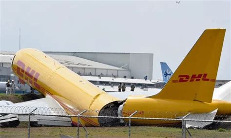 Dhl Cargo Plane Splits In Two After Crash Landing At Costa Rica Airport Pesawat Costa Rica