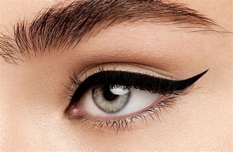 7 Tips For Applying Eyeliner Like A Pro Fashion Corner