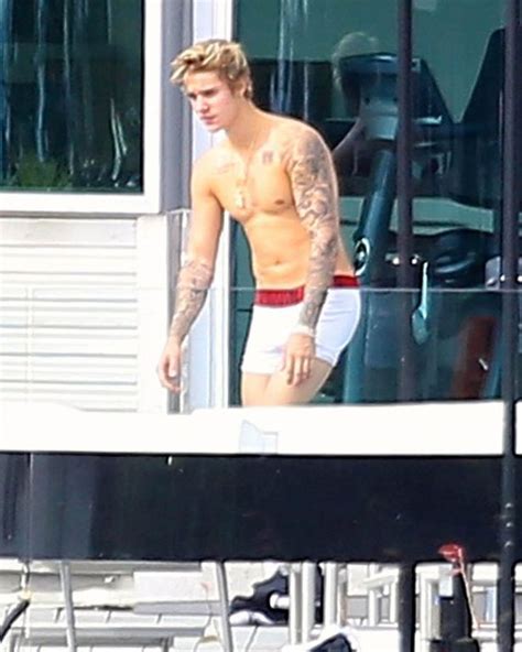 Justin Bieber Shows Off Buff Body Poolside In Pair Of Tight Calvin Klein Boxers Irish Mirror