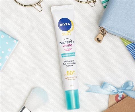 Nivea sun moisturising sunscreen lotion is water resistant and combines uva and uvb filters that shield the skin from sun damage with rich moisturisers and vitamin e that protect the skin from dehydration to ensure that you're better protected. 10 Rekomendasi Sunscreen Terbaik Untuk Kulit Berminyak ...
