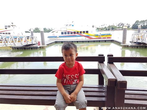 Di situ terdapat replika masjid2. Naik River Cruise di Taman Tamadun Islam, Kuala Terengganu ...