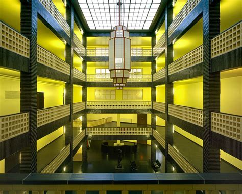 The number of spaces is limited. Haus des Rundfunks, Lichthof - Reinhard Görner - pictures ...