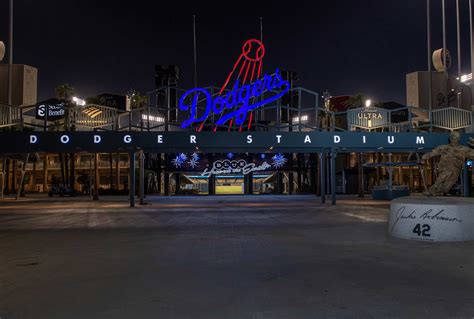 Ydi Dodgers Center Field Plaza