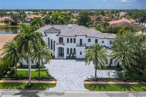 A Transitional Home In Boca Raton With Exquisite Details