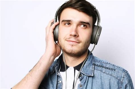 How To Wear Headphones Correctly For Optimum Comfort And Function