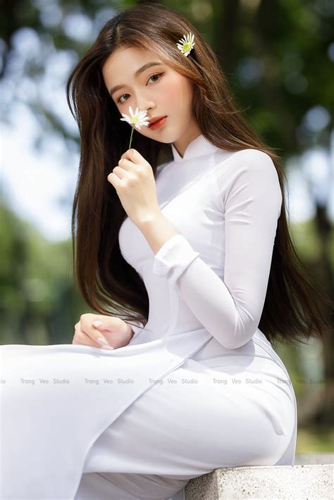 Hot Girl Lan Hương đẹp Như Tranh Vẽ Bên Cúc Họa Mi Template Blogspot