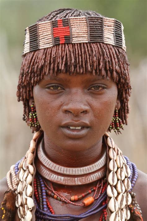 Der Stamm Von Hamar Im Omo Tal Von Äthiopien Stockfoto Bild Von Zeremonie Senke 93044960