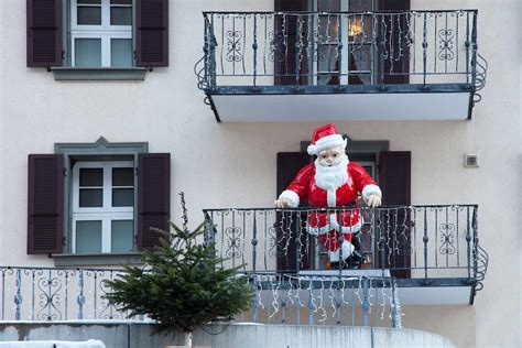 The Best Christmas Balcony Decorating Ideas For Your Budget 40 Off