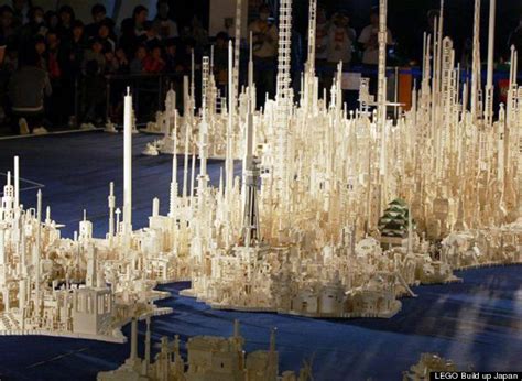 5000 Kids Create Futuristic Map Of Japan Using 18 Million Lego Bricks