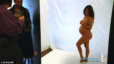 Kourtney Kardashian Poses Nude On Keeping Up With The Kard Flickr
