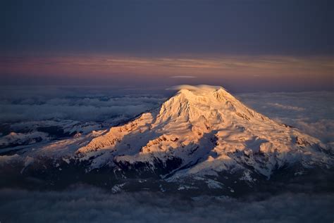 Interesting Photo Of The Day Snowy Mount Rainier At Sunset