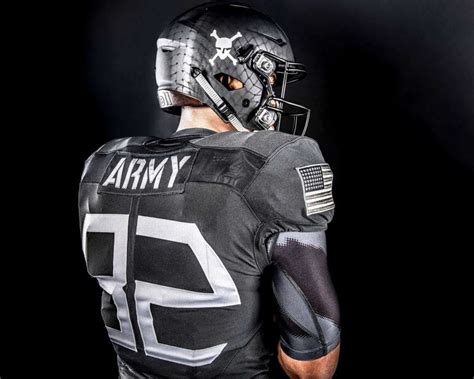 Army To Wear Uniforms Inspired By World War Ii Paratroopers Vs Navy