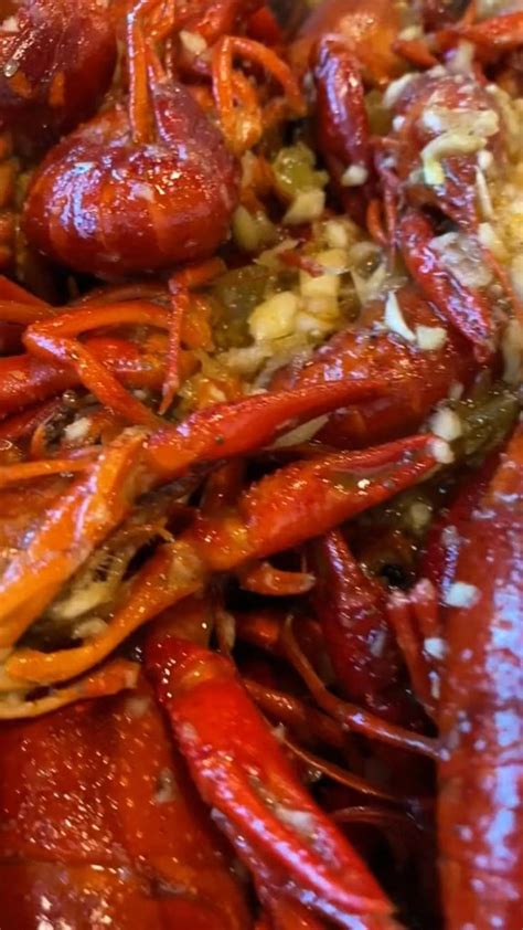 SPICY GARLIC BUTTER CRAWFISH Meat And Juicy Sweet Flavor Garlic