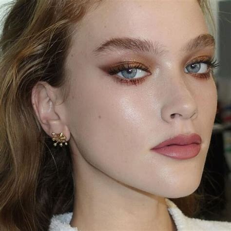 18 Best Makeup Looks For Graduation Belletag