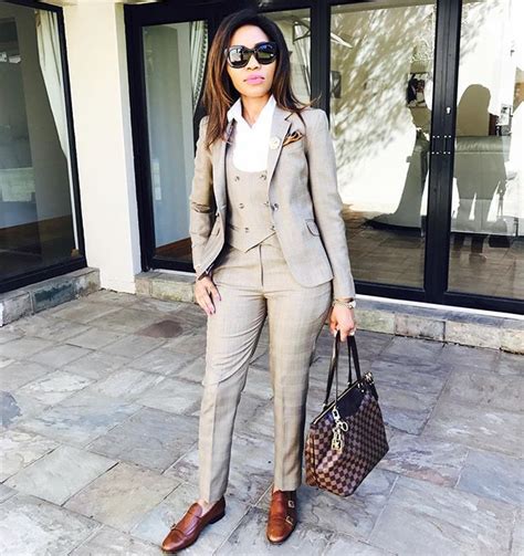 Malusi gigaba ретвитнул(а) simply vido. WEBSTA | Stylish work attire, Woman suit fashion, Classy ...