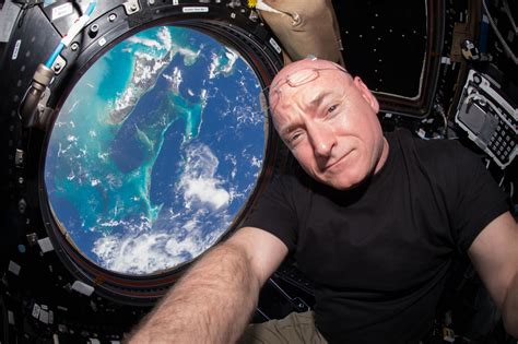 Scott Kelly Nasa S One Year Astronaut Will Retire Next Month Space