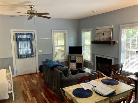 Accommodations - Frog Holler Cabins & Wine Tours | Elkin, North Carolina