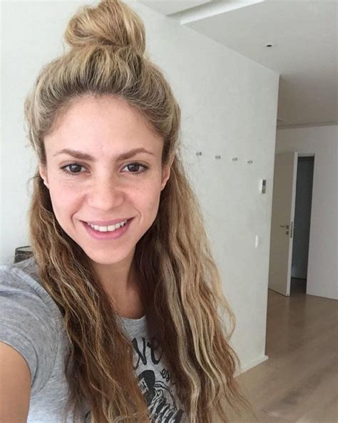 The two started dating in 2010 after meeting on the set of her waka waka music video. Shakira Celebrates 39th Birthday With Gorgeous Makeup-Free ...