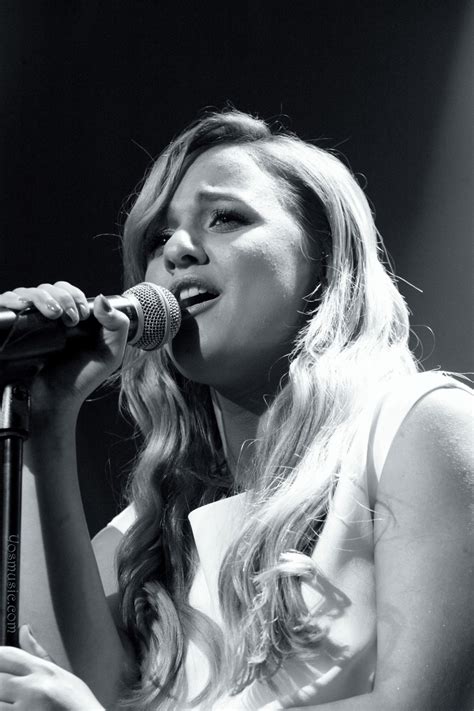 לזכאי/ת ולבת/בן זוגו/ה יוטענו בכרטיס 300 ₪ לאדם לכל אדם נוסף המתגורר עם הזכאי/ת, לפי סעיף 1 + 3, יוטענו בכרטיס 225 ₪ סכום הסיוע המירבי לא יעלה על 2400. עדן בן זקן | עדיין לא המלכה - יוסמיוסיק