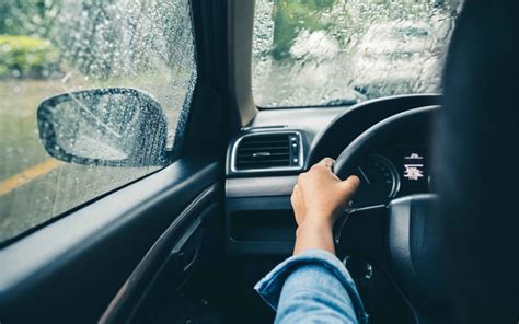 Driving In The Rain 8 Expert Tips For The Safest Ride In A Storm