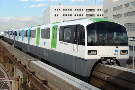 Tokyo Railway Labyrinth Emu Tokyo Monorail 2000 Series New And Old Colors