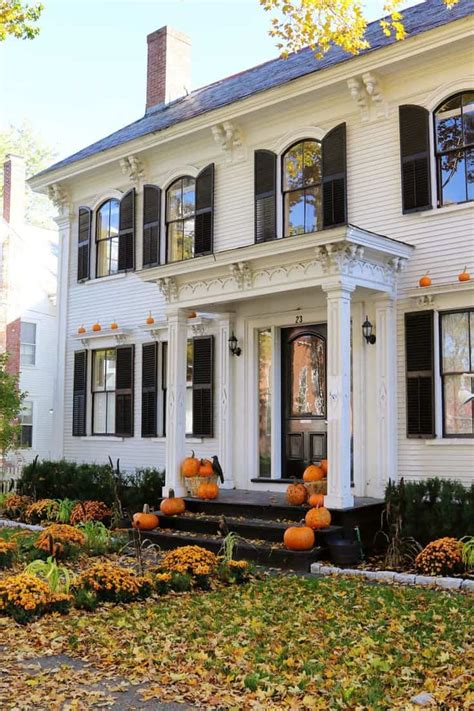 I cover decorating ideas, houzz tours & the monthly home maintenance checklist. These 15 Colonial Style Homes Will Have You Feeling Warm ...